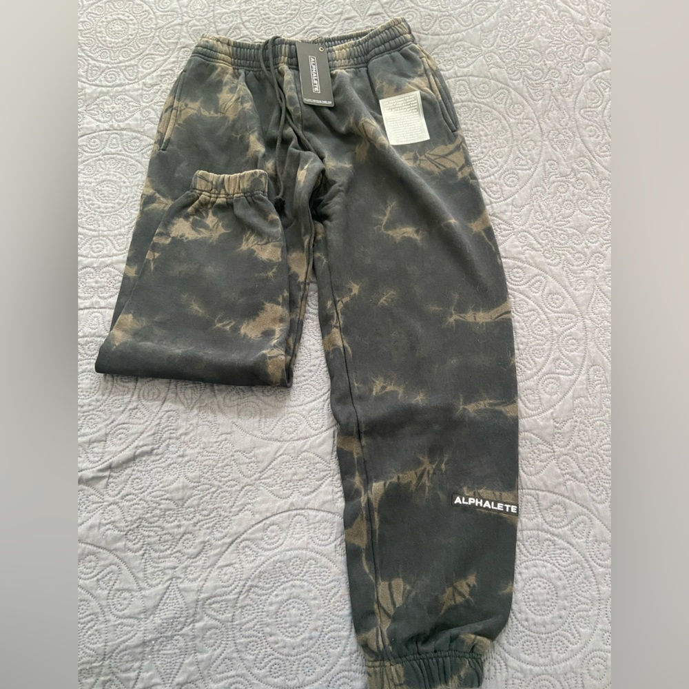 Alphalete Joggers